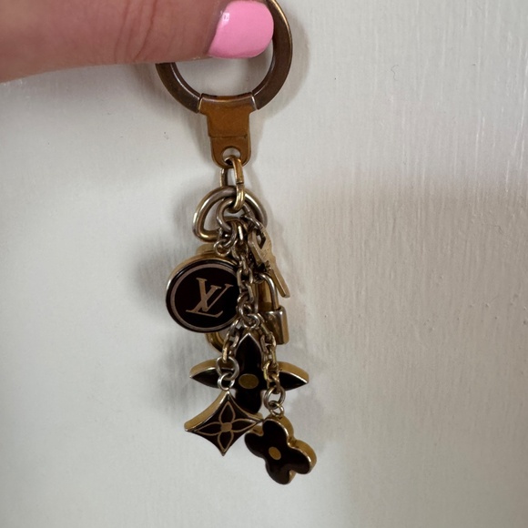 Louis Vuitton Black & Gold Enamel Key Chain/Bag Charm - Picture 12 of 12